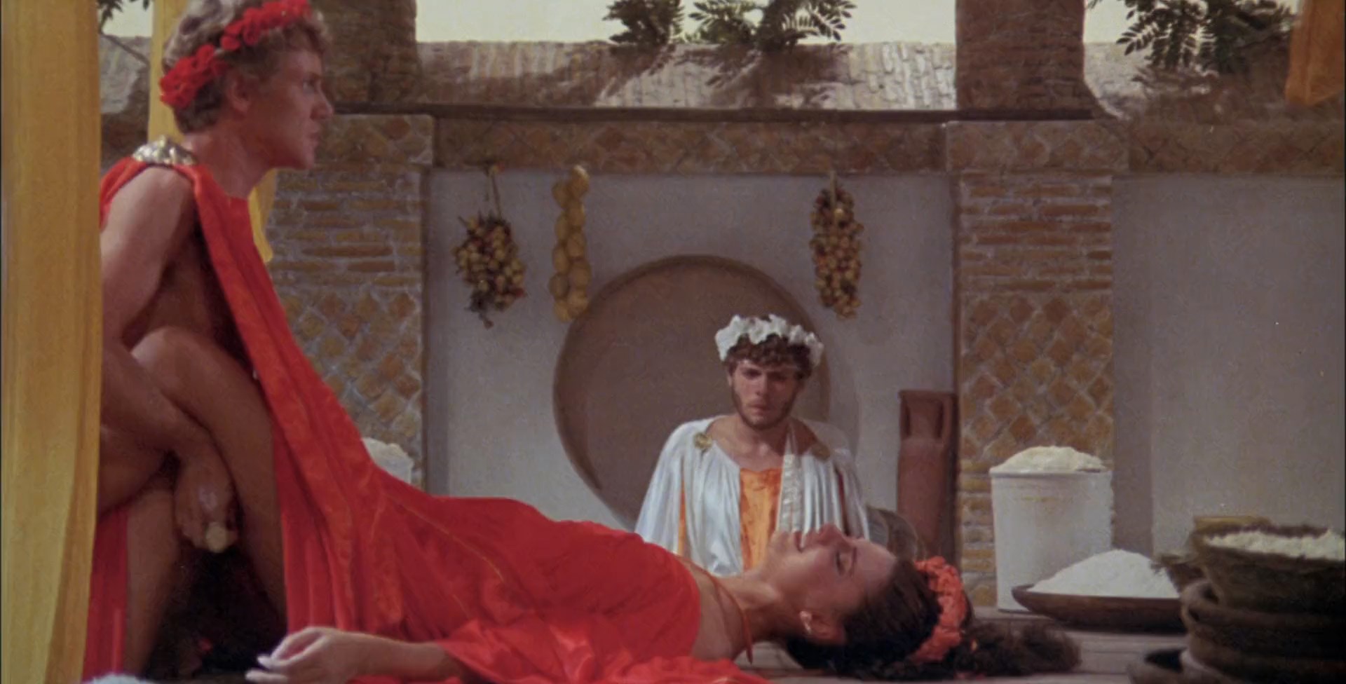 Caligula.1979.1080p.BluRay.x264 [YTS.LT].mp4 snapshot 01.13.35.202